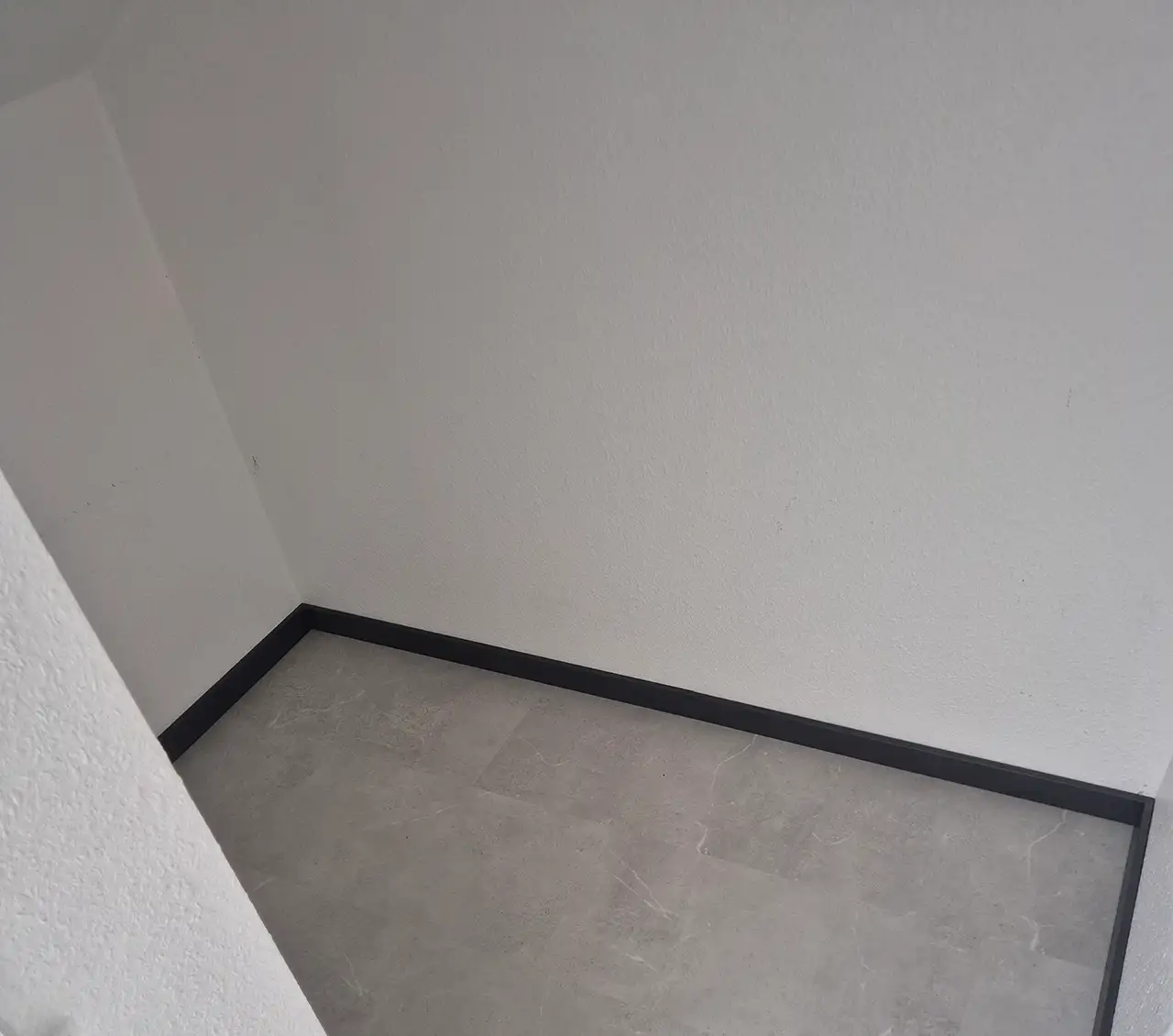 Anthrazit Sockelleisten Optimal Montiert